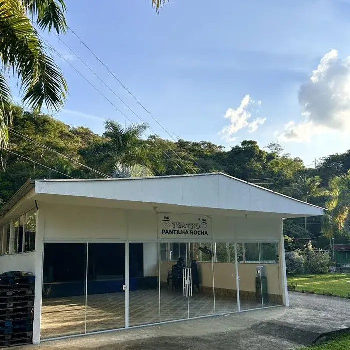 Salão coberto Teatro Pantilha Rocha, no Sítio dos Sonhos